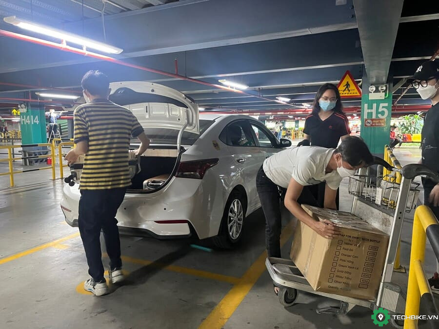 Tài xế BeCar được đón khách tại làn D1- ga quốc nội sân bay Tân Sơn Nhất