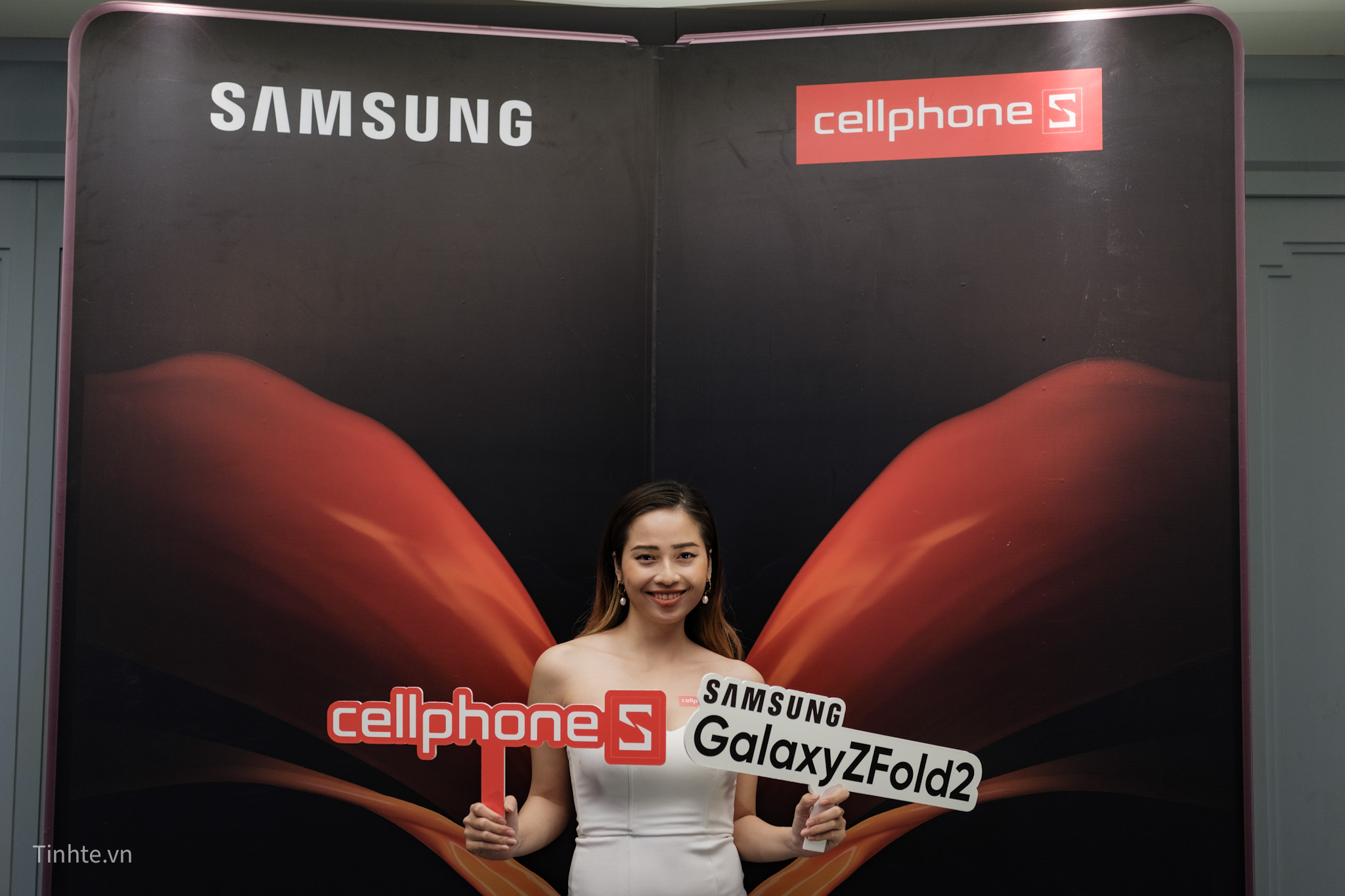 CellphoneS_Galaxy_ZFold2-12.jpeg